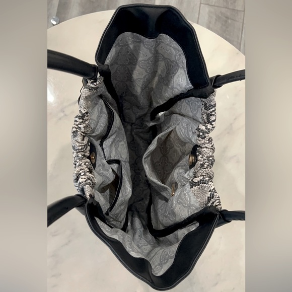 Giselle Paris, Women’s, Carry All, Tote Bag. - Picture 4 of 8